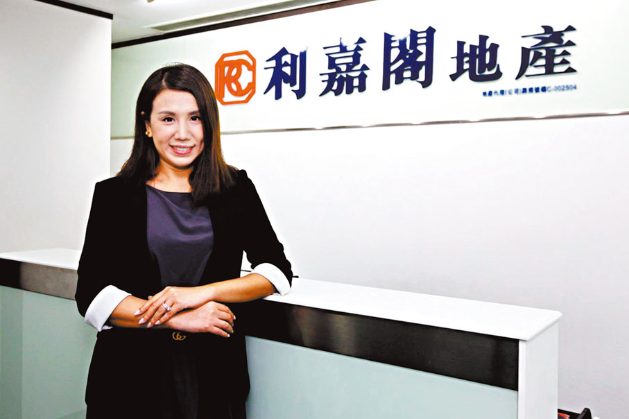 利嘉閣按揭代理董事總經理黃詠欣：目前由各項數據看，今年內美國最多再加息0.25厘，但年內減息機會不大，港銀或仍要跟隨加息一次。不過，由於上周多家大型銀行已先行下調二手物業H按鎖息上限0.25厘，可抵消未來加息的影響。