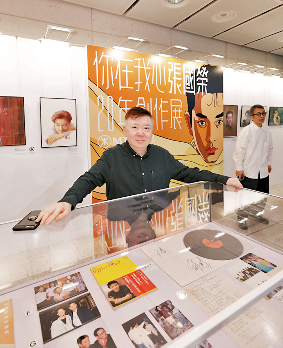 ◆文雋自爆一直是「哥迷」珍藏不少哥哥做封面的雜誌 。