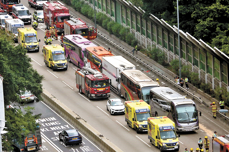 ◆將軍澳道昨日發生5車連環相撞意外。 香港文匯報記者劉友光  攝