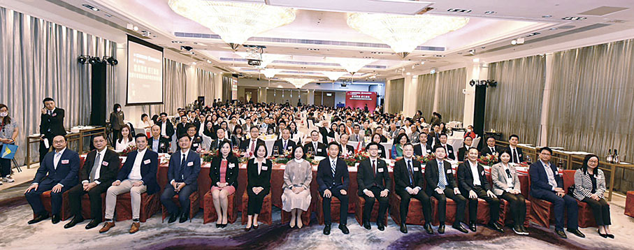◆「紫荊開福 香江啟航」癸卯年香港廣州南沙聯誼春茗晚會，台下全場大合照。