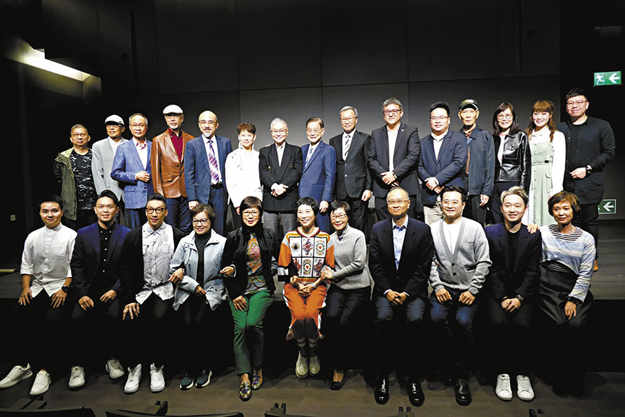 ◆王勝泉、衛駿輝、鄧美玲及一眾出席嘉賓在記招現場大合照。