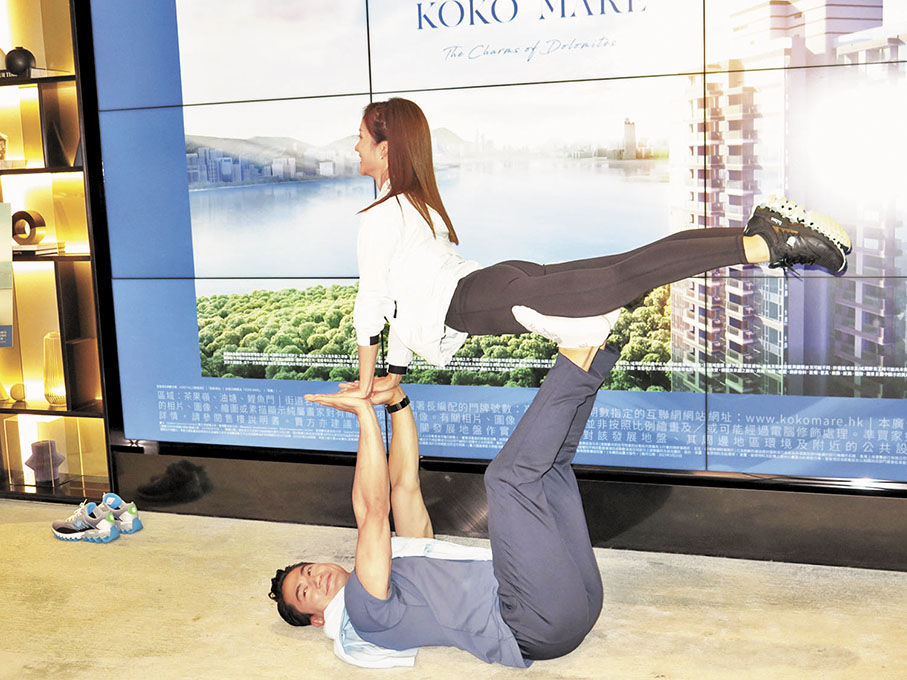 ◆郭子豪與鄧卓殷做瑜伽。