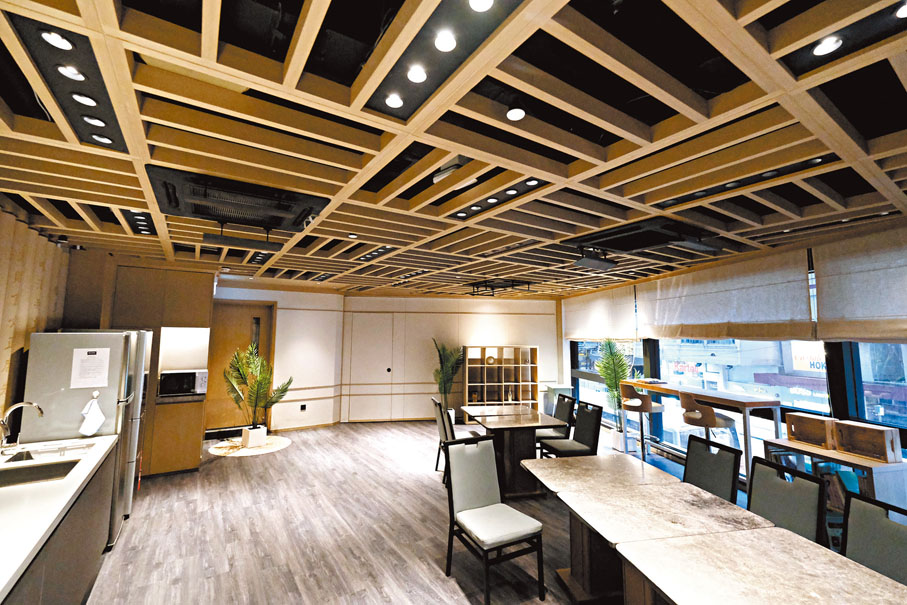 ◆宿舍公共煮食空間。香港文匯報記者涂穴  攝