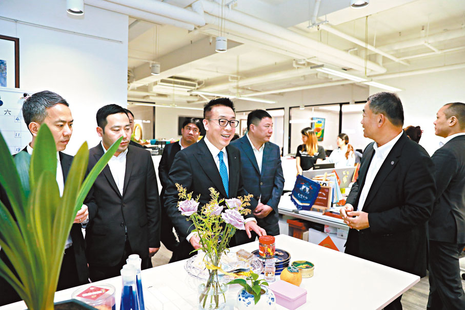 ◆拜訪香港江蘇社團總會，與全國政協委員、總會會長姚茂龍等交流學習。