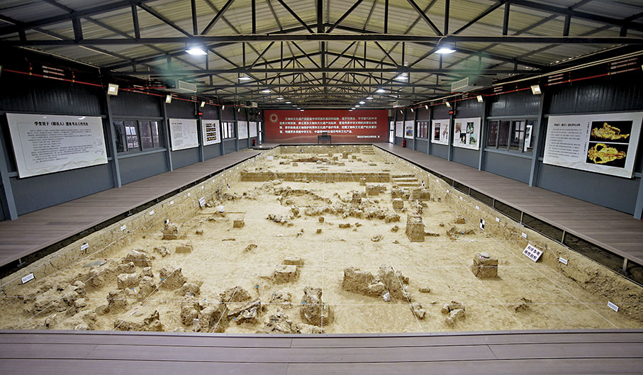 ◆湖北十堰學堂梁子遺址考古方艙內景。 新華社