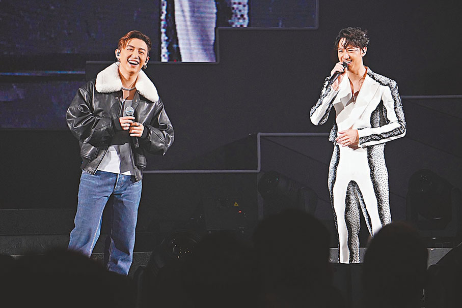 ◆馮允謙與MC在台上互動幾開心。