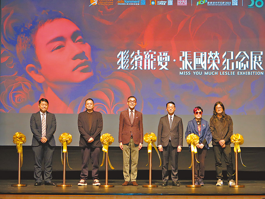 ◆左起:香港文化博物館總館長林國輝、張叔平、博物館諮詢委員會主席蘇彰德、康樂及文化事務署署長劉明光、陳淑芬、夏永康進行開幕典禮。
