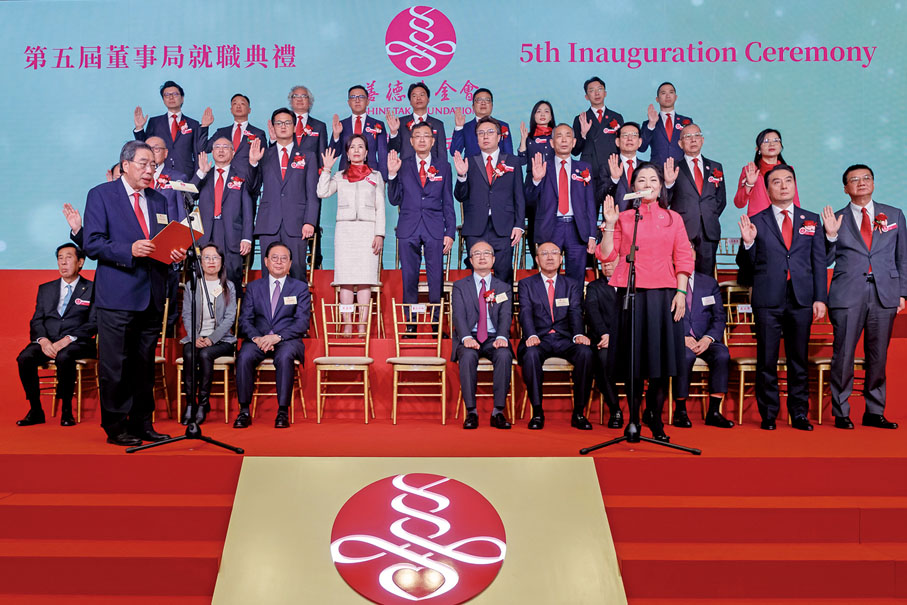 ◆ 由立法會主席梁君彥監誓,董吳玲玲帶領第五屆董事局成員宣誓