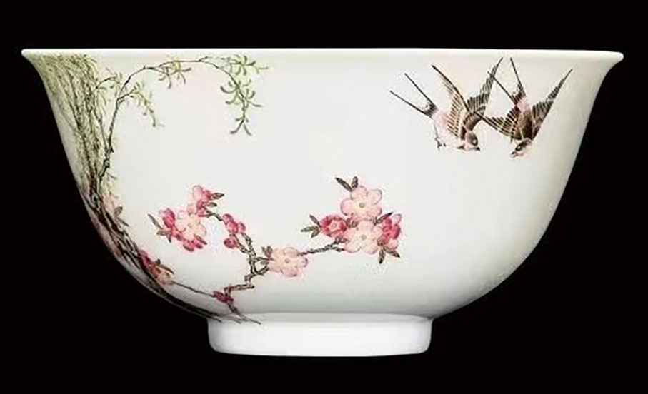 ◆ 張永珍藏乾隆琺瑯彩杏林春燕盞。