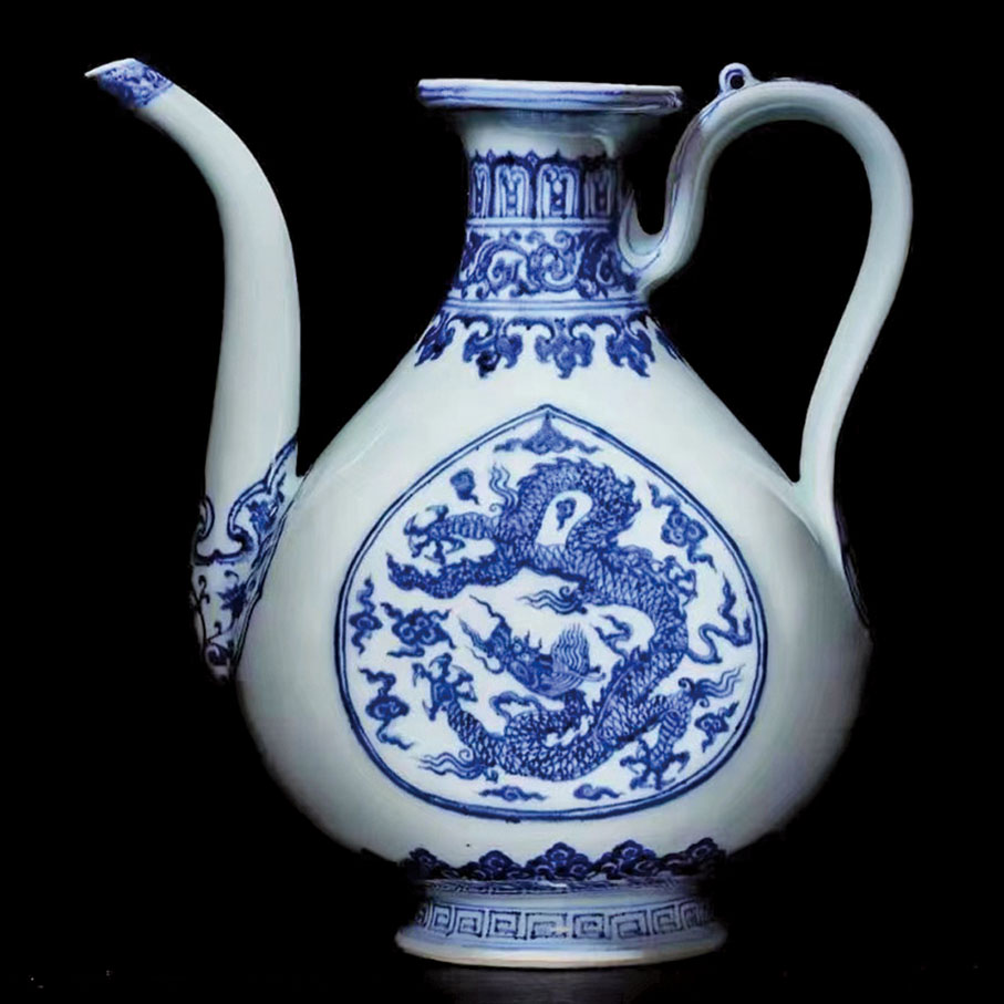 ◆ 趙從衍藏永樂青花龍紋執壺。