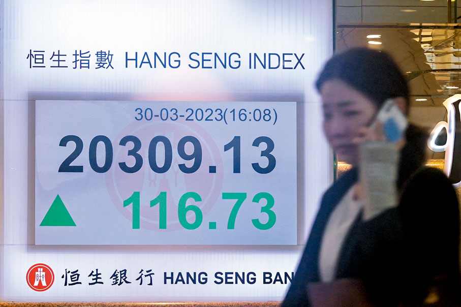 ◆ 港股連升三日,昨成交1,337億元。中新社