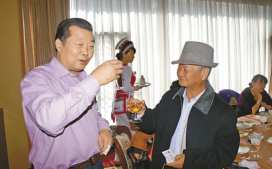 ◆作者在大理考察茶文化。 作者供圖