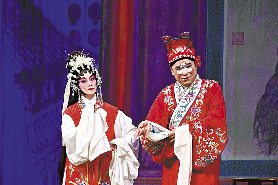 ◆洪海和關少霞演出《活捉張三郎》。