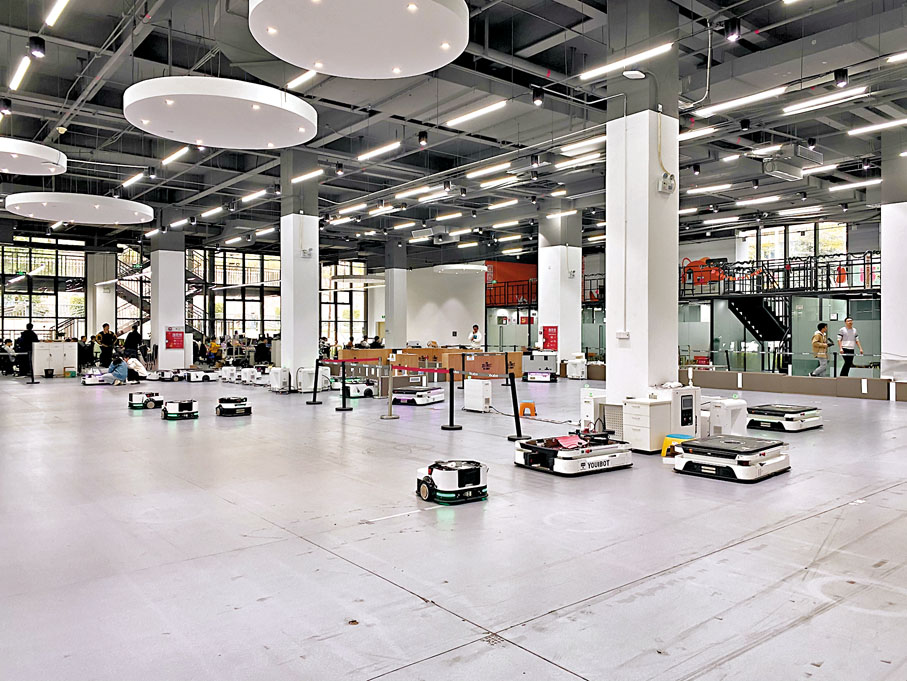 ◆步入優艾智合辦公區域，首先看到的是研發場地。香港文匯報記者李薇 攝