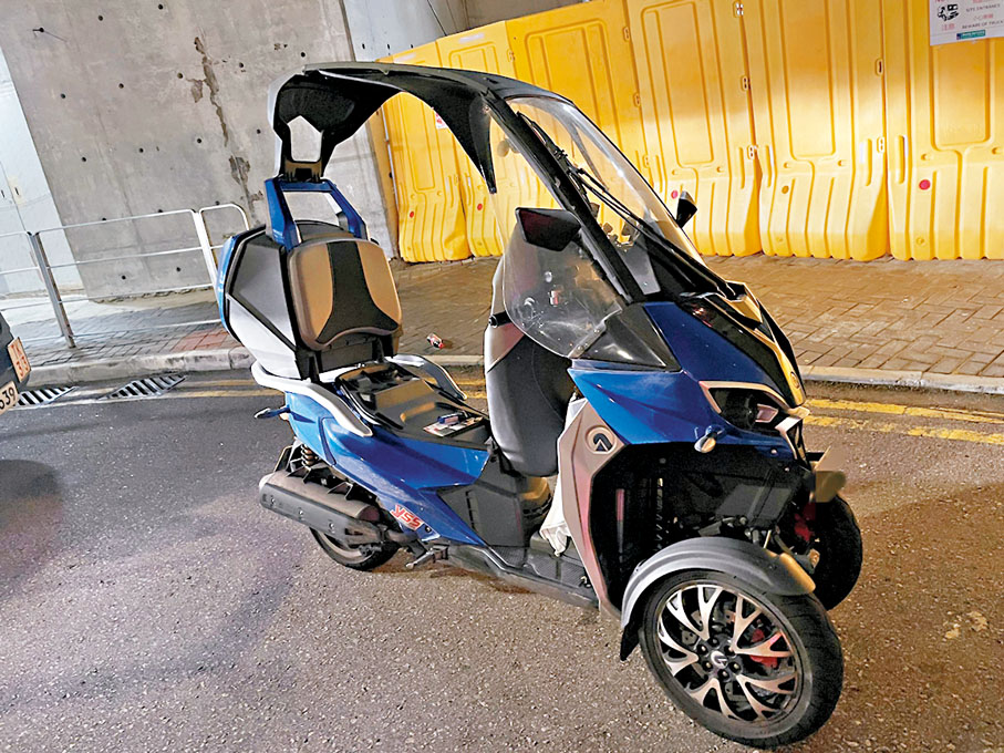 ◆被警方截停檢獲毒品的機動三輪車。