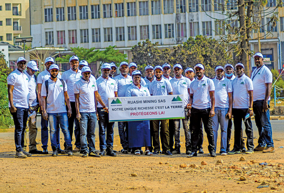 ◆ Ruashi礦的員工踴躍當志願者，積極參與當地的環境衞生保護