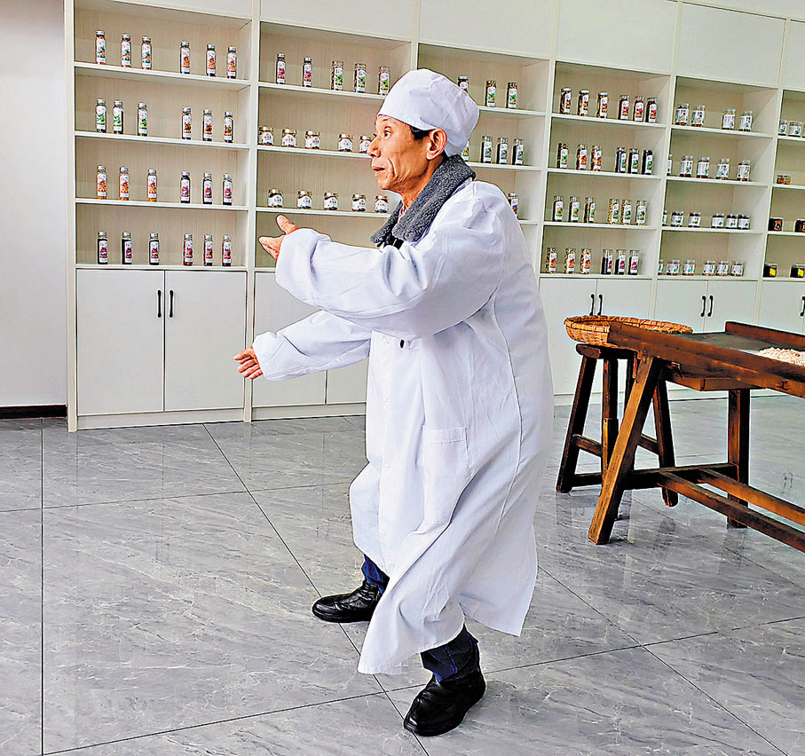 ◆打太極，以舒筋開骨、心境平和。