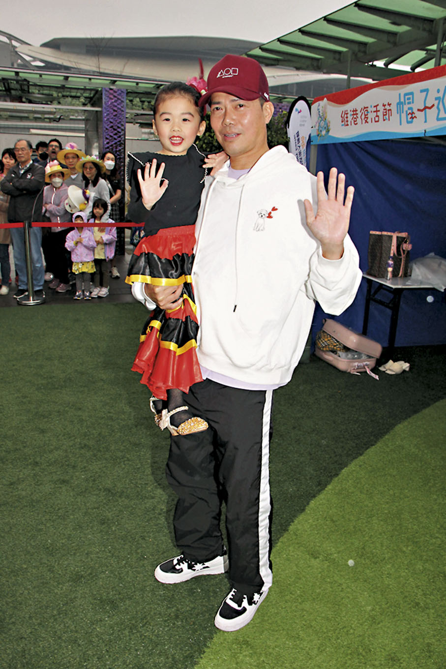 ◆謝天華稱女兒是首次作公開表演。