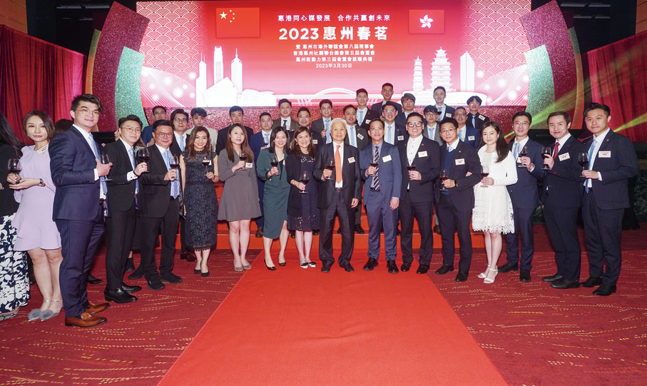 ◆劉業強、楊釗和惠州新動力會員聚首一堂。