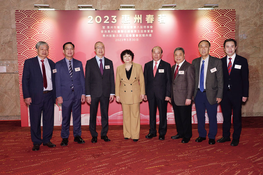 ◆左起：王觀強、劉業強、李薊貽、李煥春、龔俊龍、王庭聰、簡松年、簡汝謙。