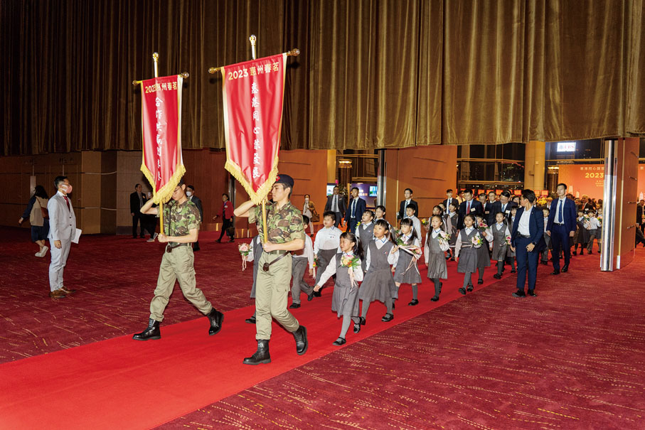 ◆香港惠州學校學生代表進場。
