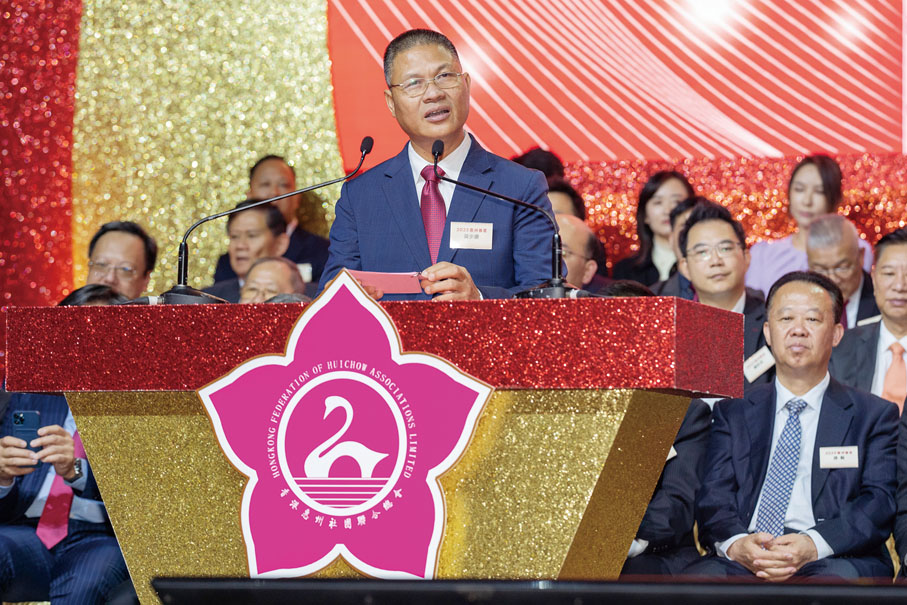 ◆香港惠州社團聯合總會主席黃少康發表就職講話。