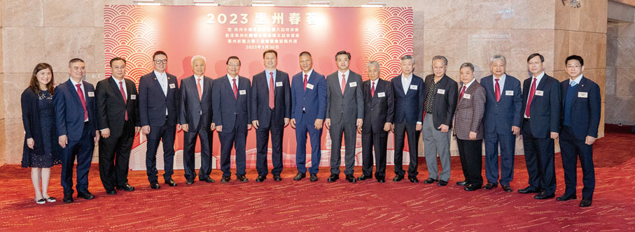 ◆左起：楊燕芝、朱浴龍、鍾立強、樓家強、楊釗、譚耀宗、劉吉、黃少康、賴建華、楊勳、黃敏利、侯志強、王庭聰、王觀強、唐建興、楊瀚業。