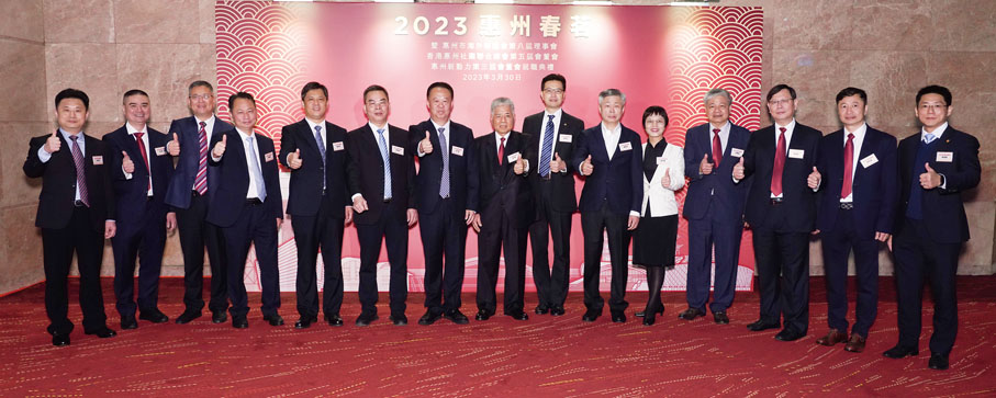 ◆左起：游京樊、朱浴龍、傘金福、鄔澤勤、曹洪彬、吳獻民、徐毅、楊勳、吳秋北、黃敏利、鍾永蘭、王觀強、唐建興、周志強、楊瀚業。