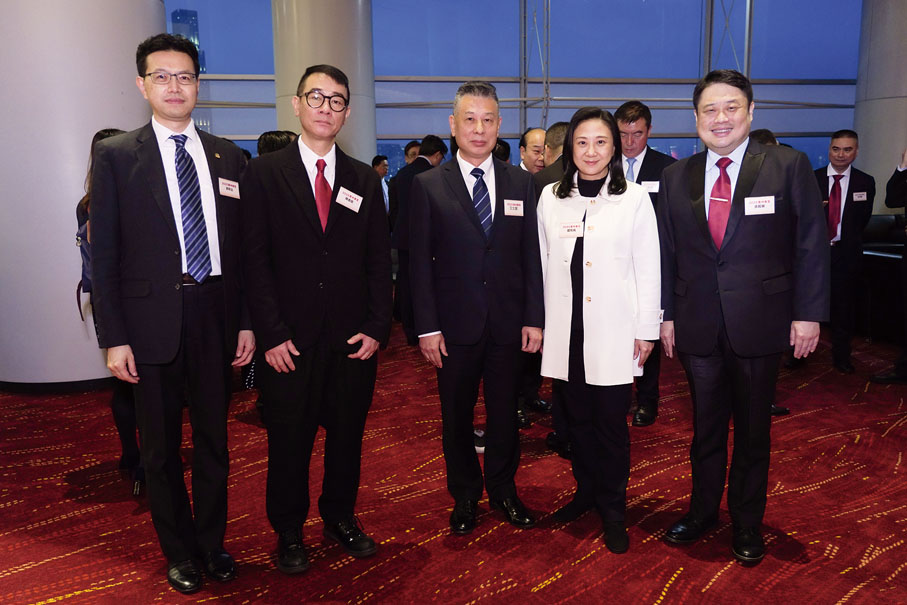 ◆左起：吳秋北、陳泰銓、王文獻、葛珮帆、吳毅榮。