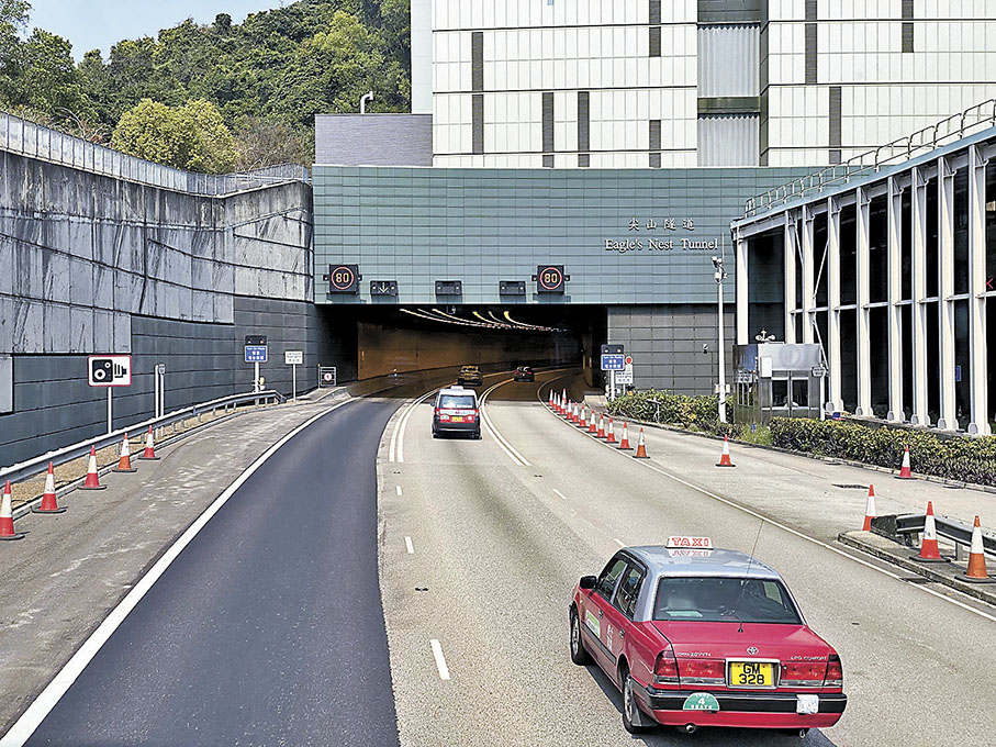 ◆「易通行」措施將如期在下月7日上午5時開始，正式在青沙管制區（即尖山隧道、沙田嶺隧道和大圍隧道）實施。圖為尖山隧道長沙灣入口。 資料圖片