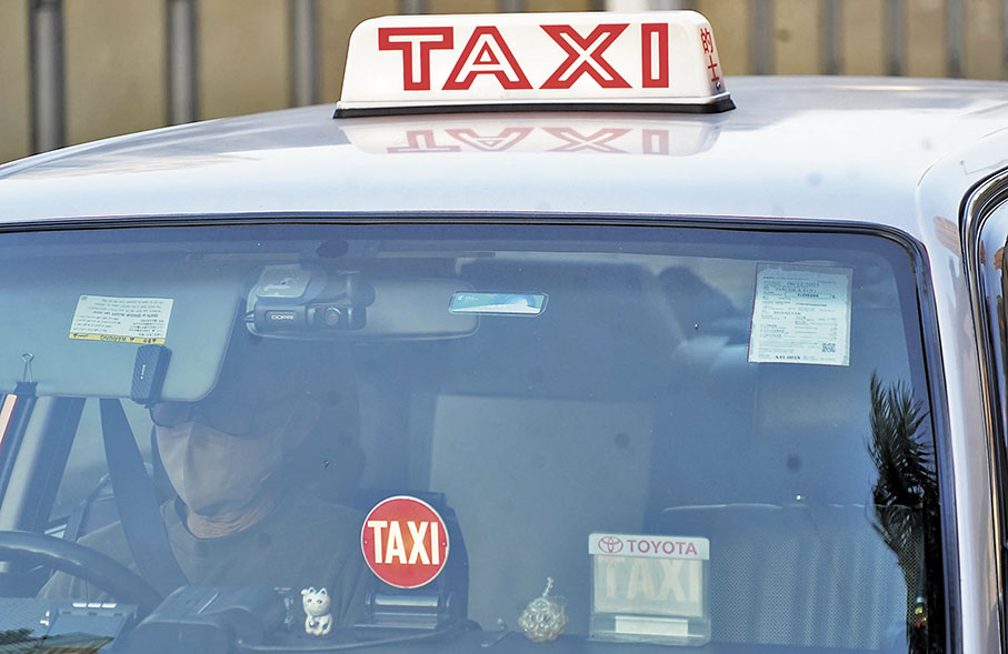 ◆不少的士已貼上「易通行」。 資料圖片