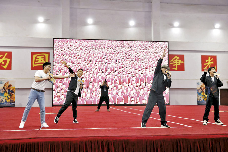 ◆ 成龍與塔溝武校有過多次合作。