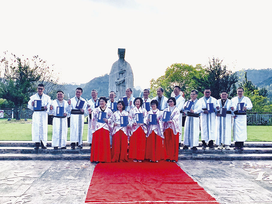 ◆ 交流團體驗「朱子拜師禮」。