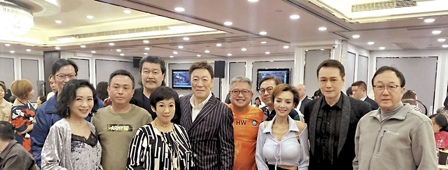 ◆斑斑喜見一班老友。