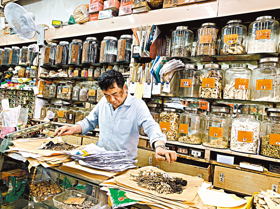 ◆香港多間大學研究表明，中醫藥可有效治療新冠後遺症。 資料圖片