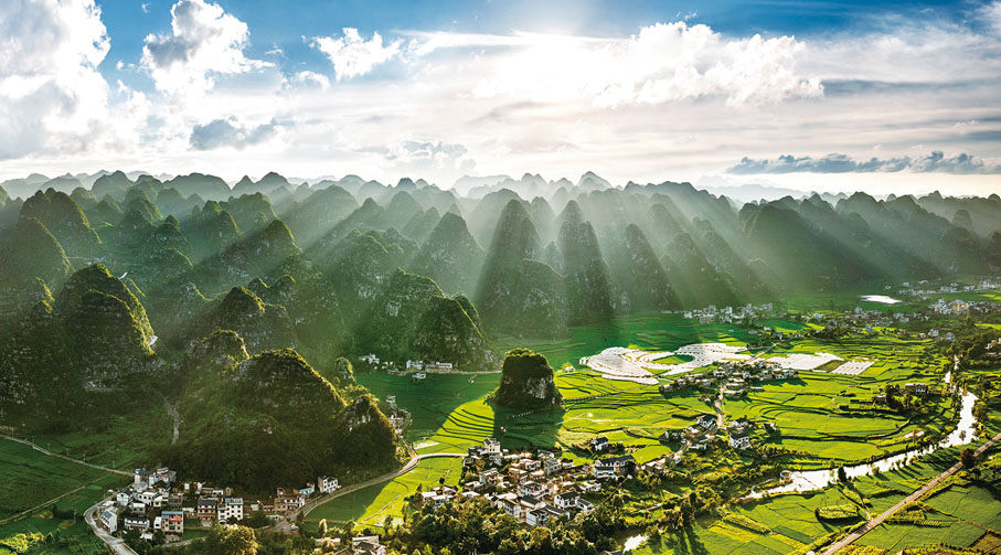 ◆ 「天下山峰何其多，唯有此處峰成林」，美不勝收的貴州興義萬峰林。