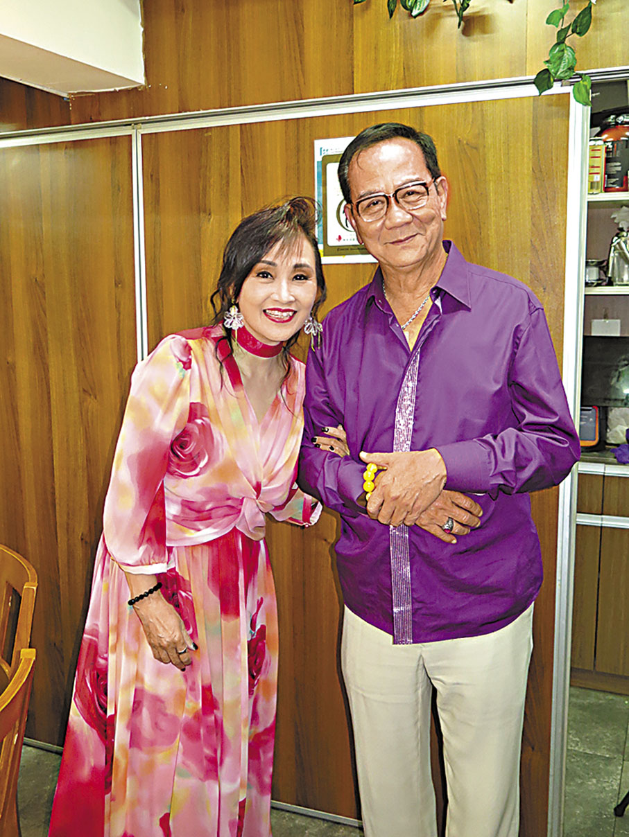 ◆ 徐寶鳳舉行生日會，潘志文前來道賀。