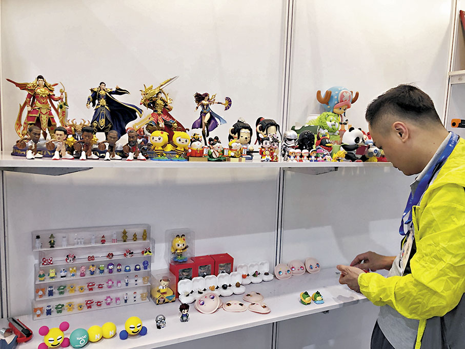 ◆港企的新潮禮品公仔受內地消費者歡迎。 香港文匯報記者方俊明 攝