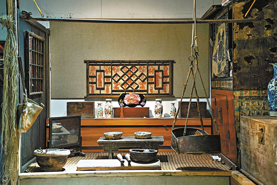 ◆搭建出來的傳統滿族家庭場景。