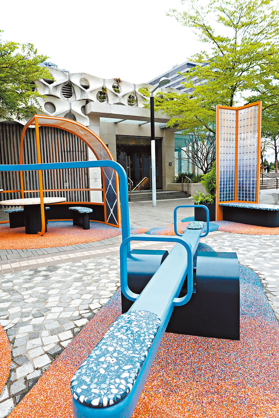 ◆蔡偉權將香港藝術館藝術廣場變為可供遊人休憩的公共空間。 黃依江 攝