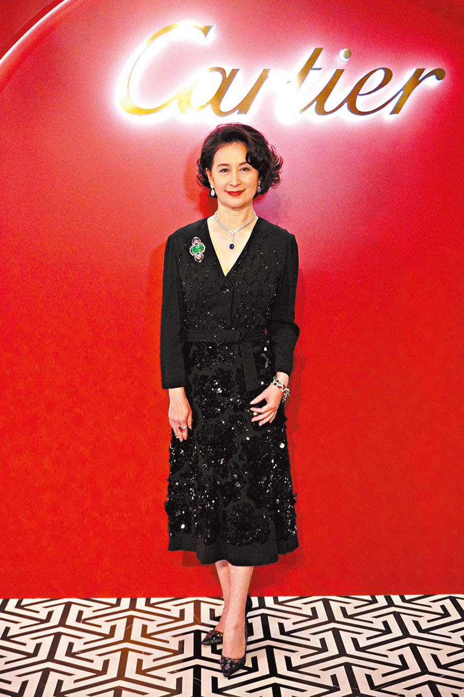 ◆ 何超瓊雍容華貴，優雅亮相。