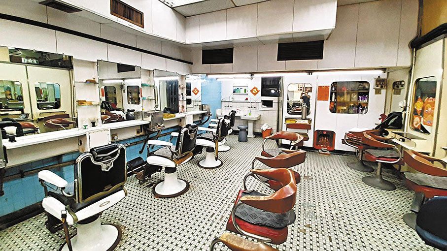 ◆ 發生火警的上海理髮店保留了多張上世紀六十年代由日本進口的舊式理髮椅，視為「鎮店之寶」。 網上圖片