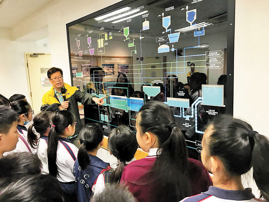 ◆ 蔡若蓮期望老師共同努力推動跨課程閱讀。圖為小學生進行跨學科學習。 蔡若蓮Fb圖片