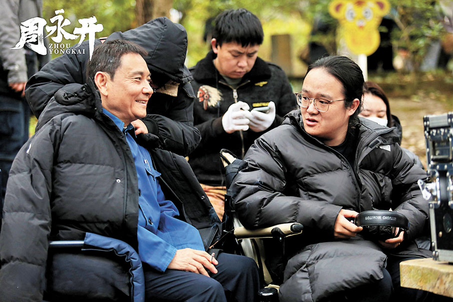 ◆導演聶雲鑫（右）與演員盧奇在拍攝過程中交流。