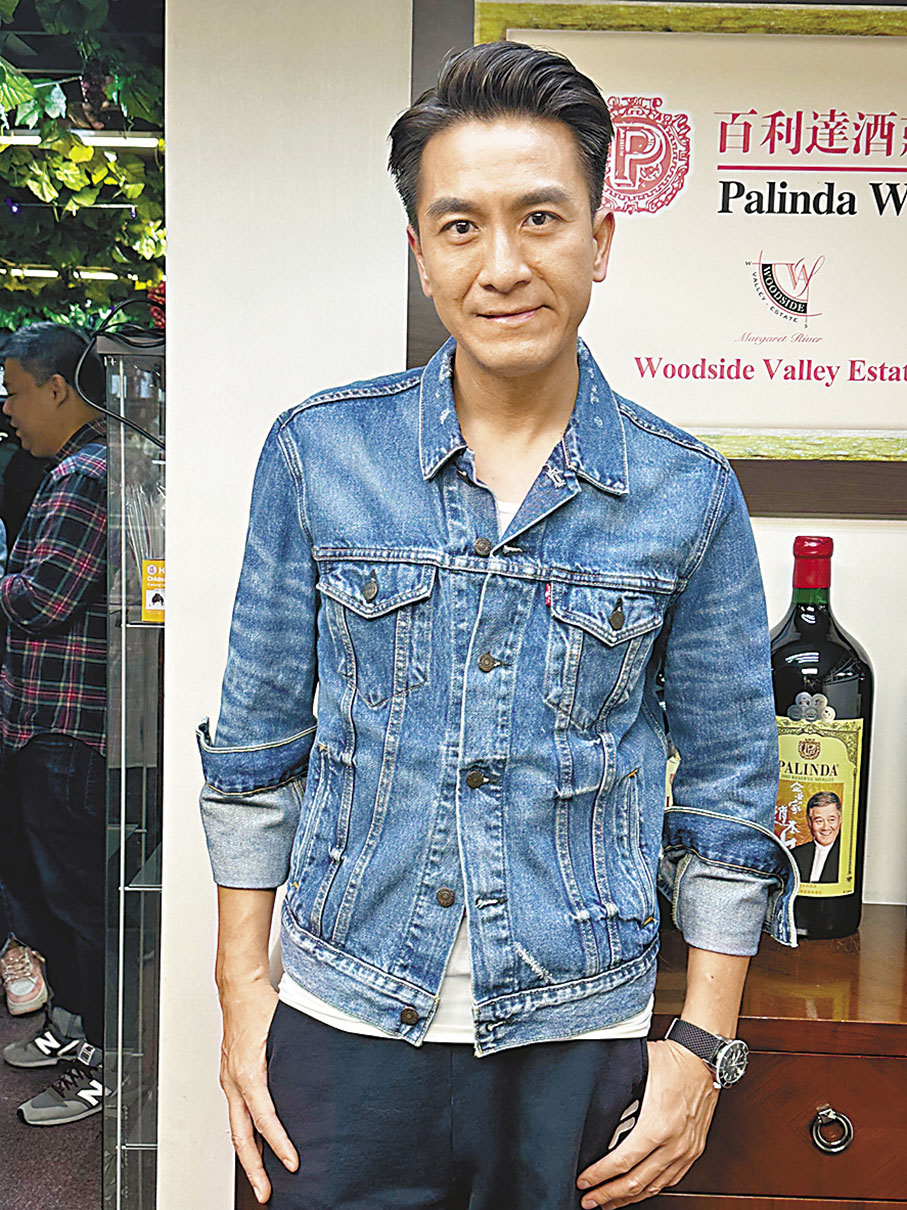 ◆馬國明婚期臨近忙事業兩邊走。