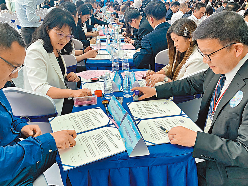 ◆129對粵港姊妹學校締結簽約儀式。香港文匯報記者胡若璋 攝