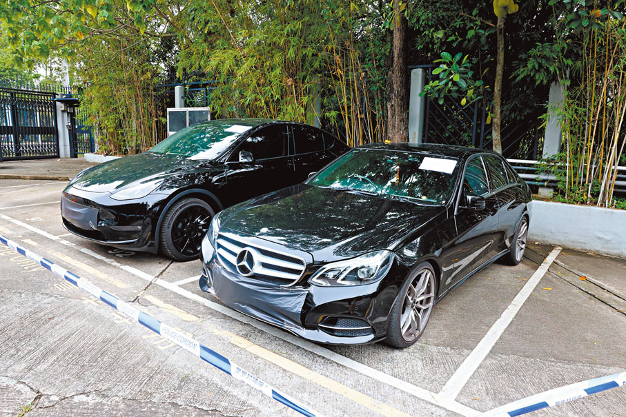 ◆ 警方檢獲證物包括Tesla和平治兩輛私家車。香港文匯報記者劉友光  攝