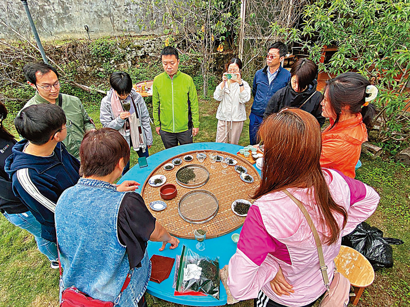 ◆參加者專心地學習。