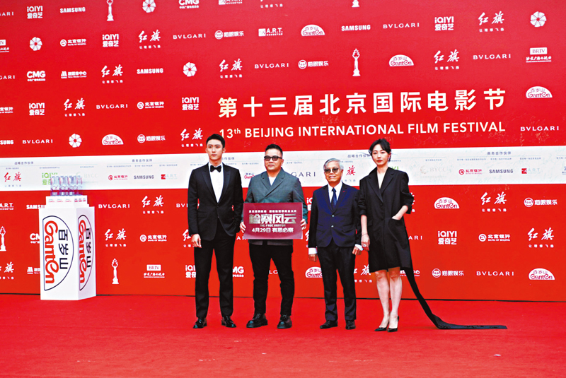 ◆香港導演麥兆輝(左二)宣傳新作《檢查風雲》。