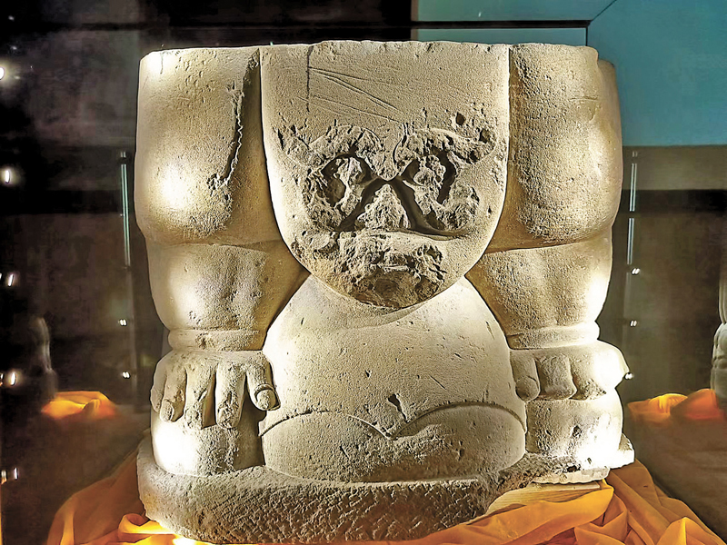 ◆館藏國寶級文物：西夏石雕力士志文支座